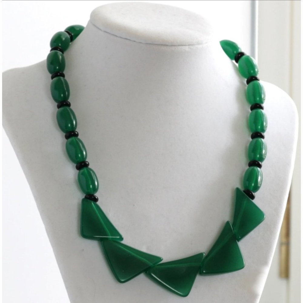 Vintage Art Deco Style Green & Black Lucite Beaded Necklace Book Piece